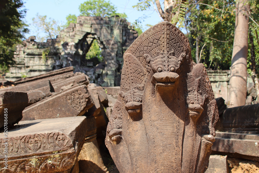 Fototapeta premium sculpted naga in a ruined khmer hindu and buddhist temple (beng mealea) in angkor in siem reap in cambodia