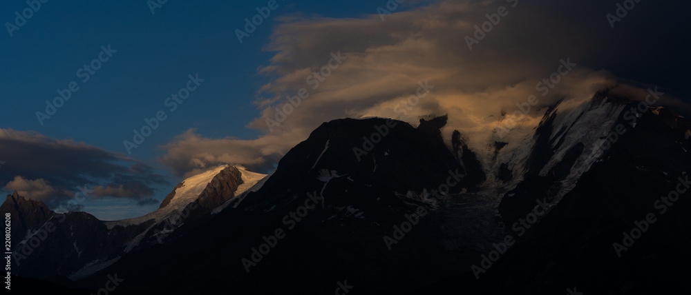 Obraz premium Summer view of the Mont Blanc massif above forested slopes 
