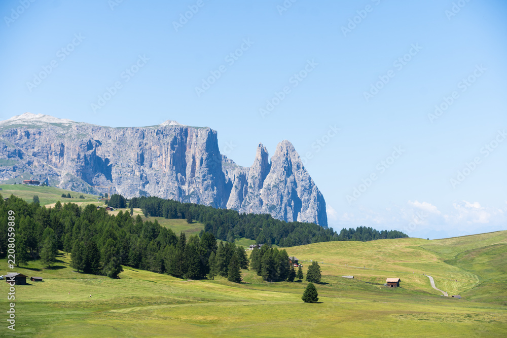 Obraz premium Alpe di Siusi at sunny morning sunrise, Dolomites mountains, Italy