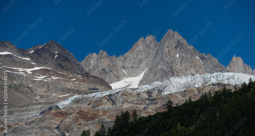 Obraz premium Snowy peak of my Montblanc mountain 