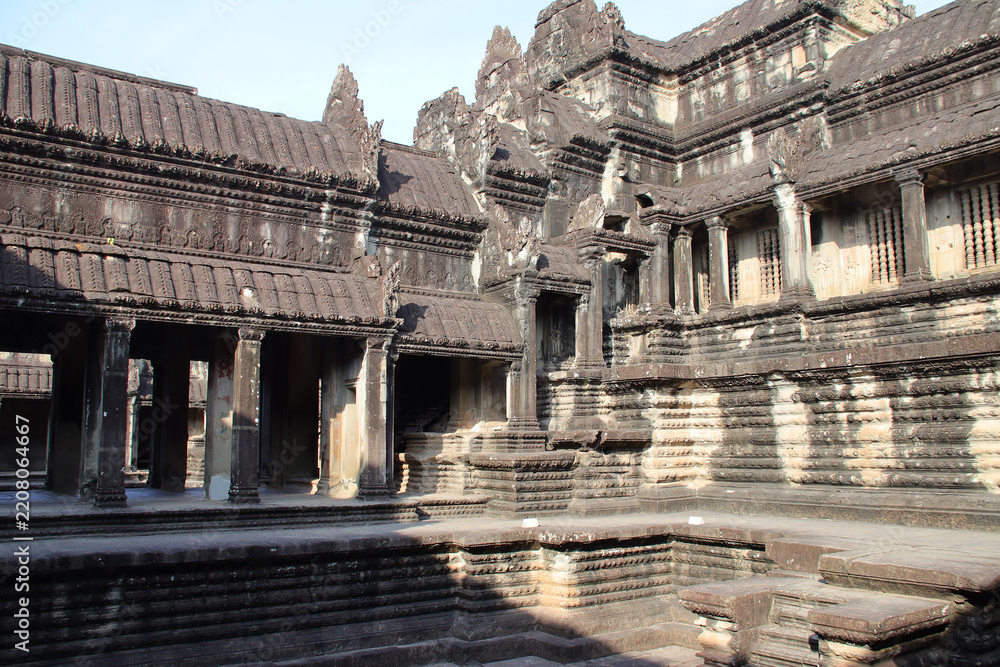 Obraz premium ruined khmer hindu and buddhist temple (angkor vat) in angkor in siem reap in cambodia 