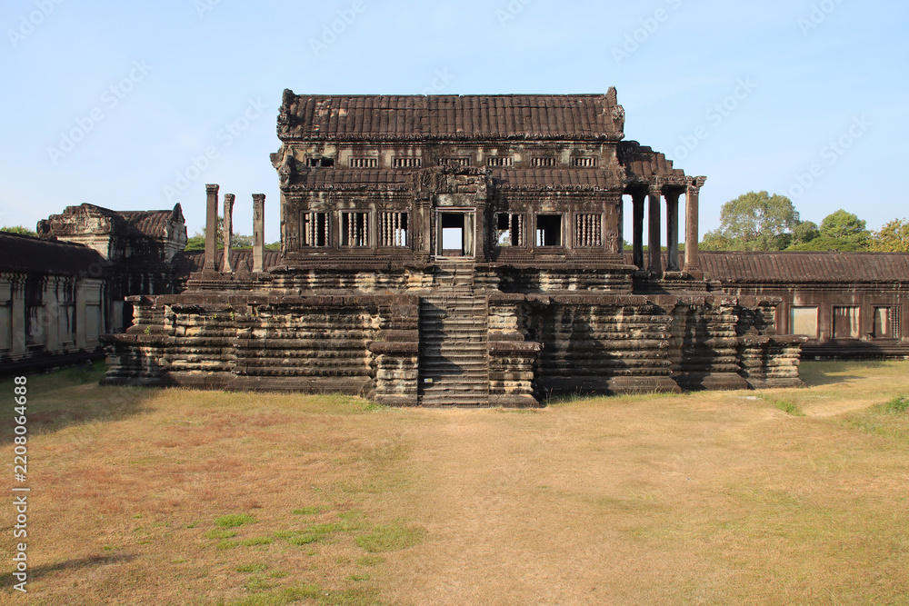 Obraz premium ruined khmer hindu and buddhist temple (angkor vat) in angkor in siem reap in cambodia 