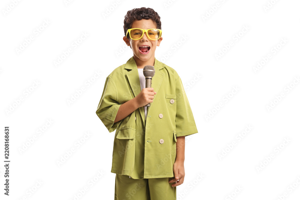 Obraz premium Boy in a green suit and yellow sunglasses holding a microphone and singing
