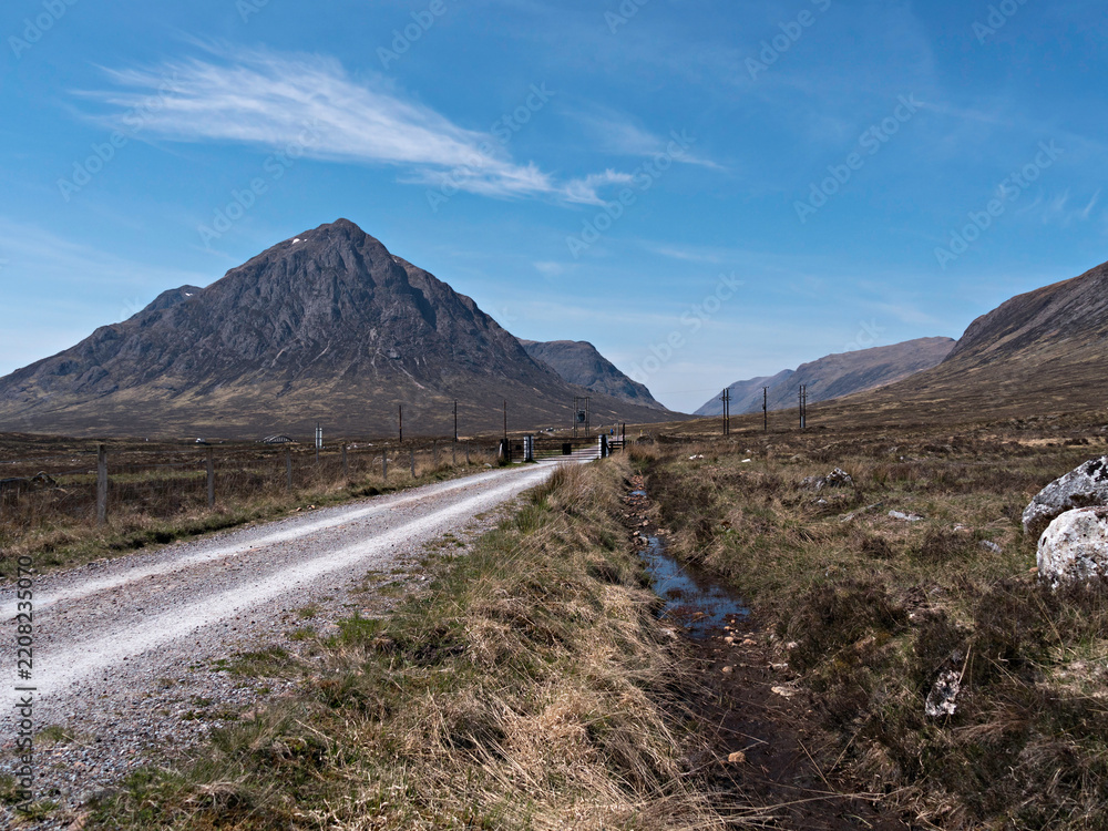 Obraz premium On the West Highland Way following the old military road towards Glencoe in the Scottish Highlands.