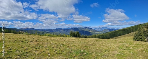 Fernblick auf den Schneeberg, Rax, Sonnwendstein und Stuhleck, 