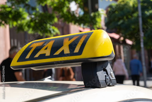 Fotografie Taxi sign on a vehicle in Mainz, Germany on a sunny day