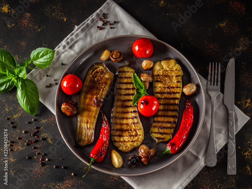 Fotografie Grilled eggplant with peppers, tomatoes and basil