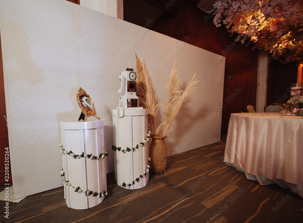 Obraz premium Elegant vintage telephone at an event