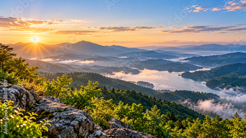Obraz na płótnie 朝日に照らされる山並みと霧に包まれた湖の壮大な風景
