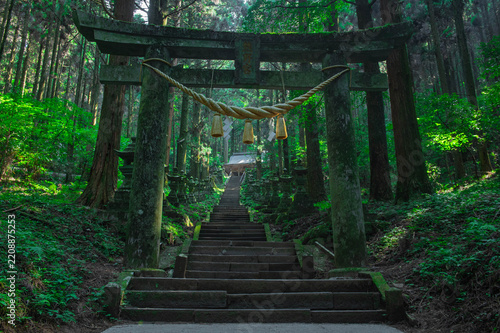 上色見熊野座神社の鳥居と拝殿