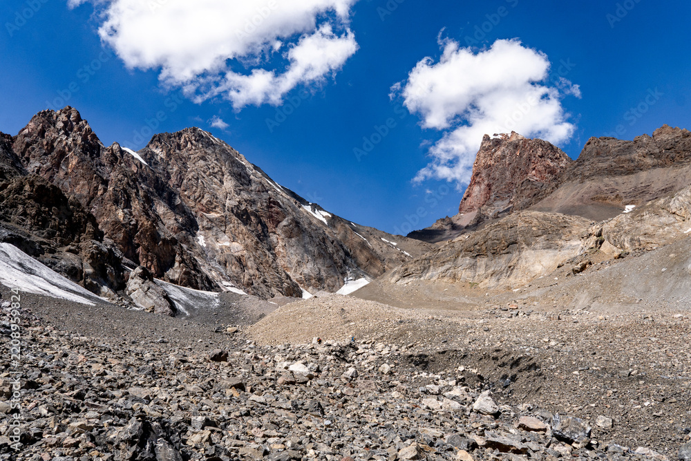 Fototapeta premium Hikers on the Route toward Chimtarga Pass in the Fann Mountains, Tajikistan