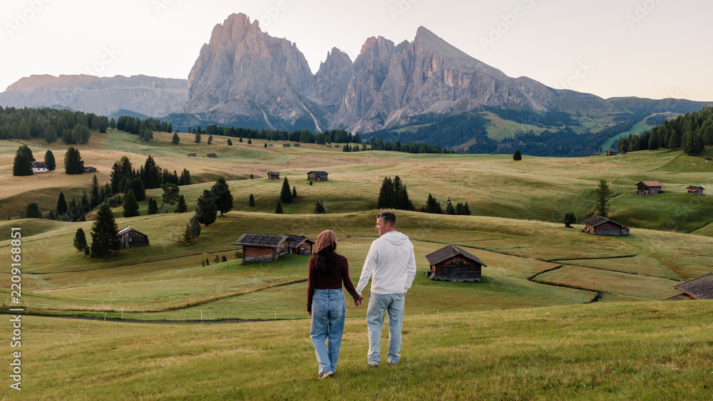 Obraz premium Romantic stroll through the lush meadows of Seiser Alm in the Dolomites, Italy