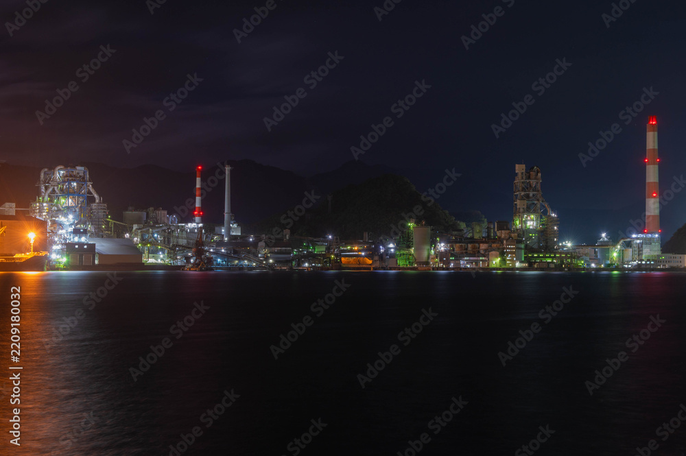 Fototapeta premium 津久見市の工場夜景