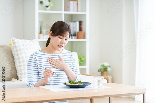 食欲不振の若い女性