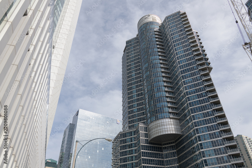 Obraz premium north elevation of Waterclub Condominiums, viewed from Harbour St, Toronto