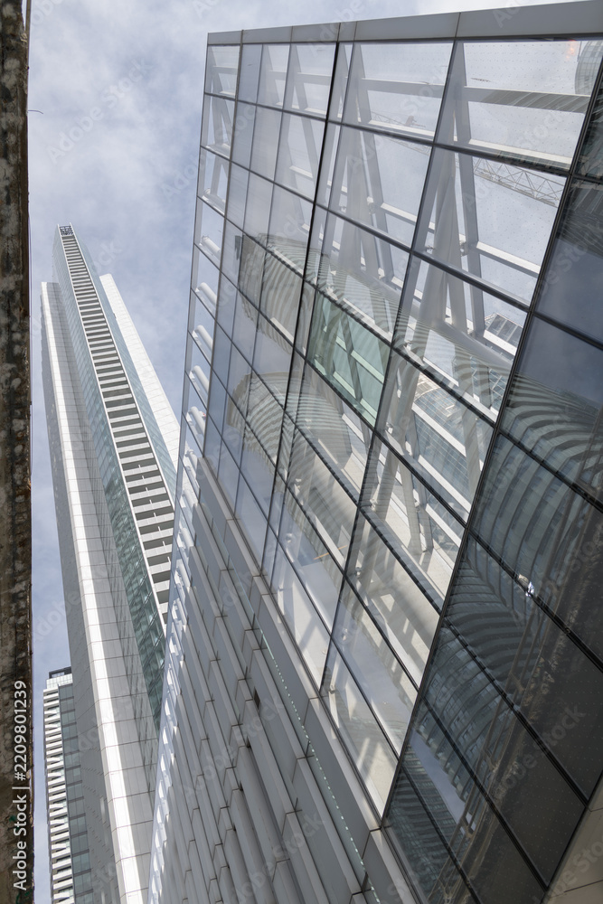Obraz premium abstract, oblique upward view of the northwest elevation of 10 York Street, a condominium complex, seen from Harbour St in Toronto