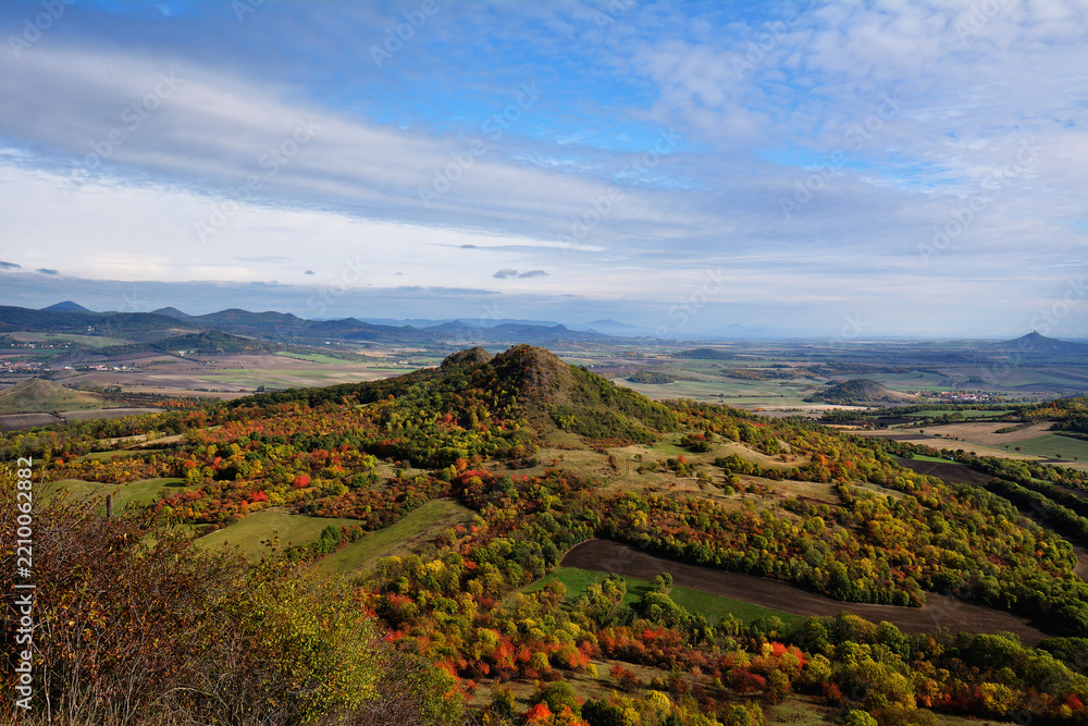 Obraz premium Panoramic autumn landscape of rolling volcanic peaks and colorful forests