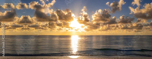 Panel kuchenny z motywem Sunrise over ocean horizon panoramic. Golden dawn sky above sea banner. Beautiful seascape with sunset. Morning sun over calm water. Sunrise ocean view. Scenic ocean sunrise. Seascape with clouds.