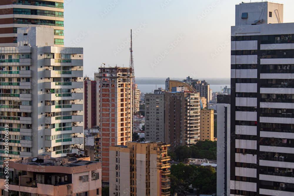Fototapeta premium Paisagem aérea dos prédios do bairro Umarizal em Belém do Pará Brasil