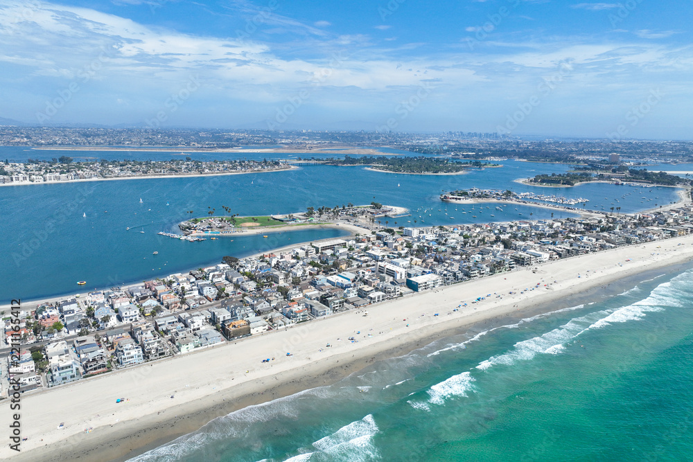 Fototapeta premium Aerial view of Mission Bay and Beaches in San Diego, California. USA. Community built on a sandbar with villas, sea port and recreational Mission Bay Park. Californian beach-lifestyle.