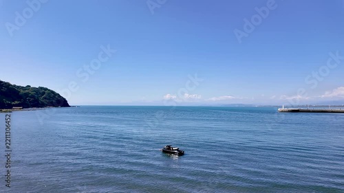 江の島大橋から眺める相模湾と片瀬西浜