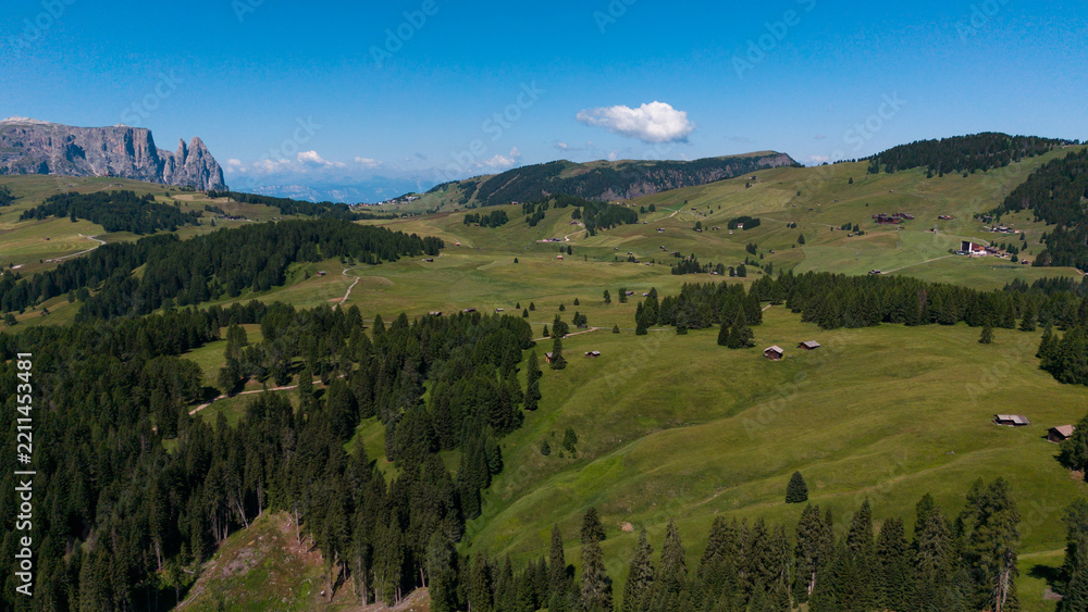 Obraz premium Alpe di Siusi at sunny morning sunrise, Dolomites mountains, Italy