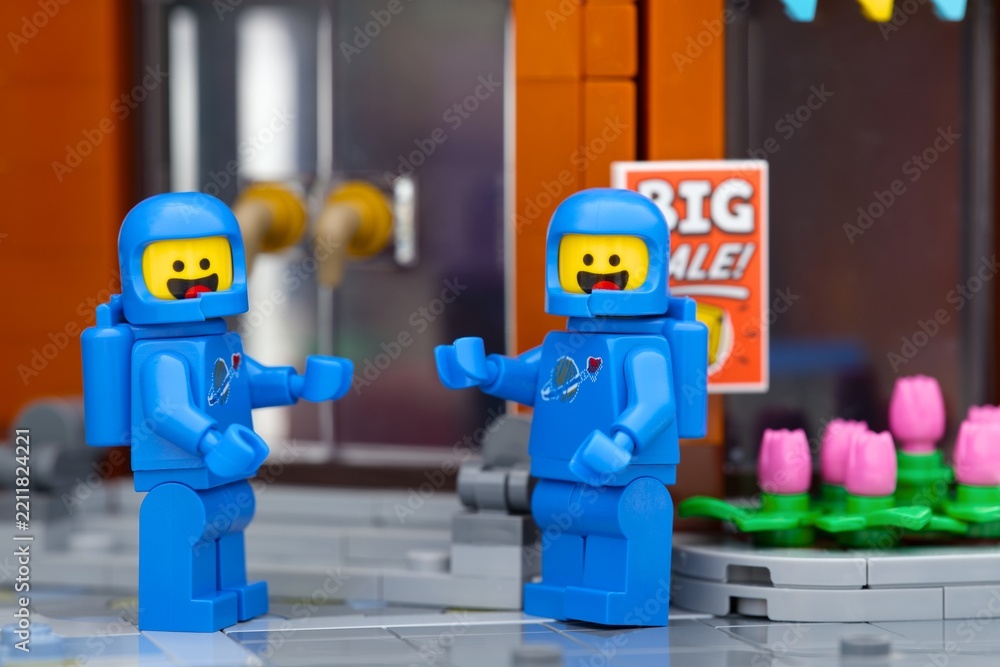 Obraz premium Tambov, Russian Federation - September 24, 2026 Two blue Lego astronaut minifigures standing outdoors next to a shop with a Big Sale sign