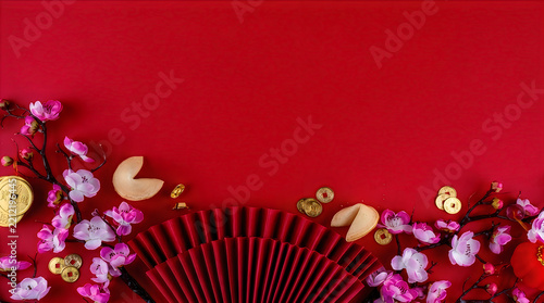 Pink flowers with fan and clock details