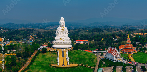 Fotografie Large seated goddess statue white Wat Huay Pla Kang overlooking temple complex on hilltop in Chiang Rai, Thailand