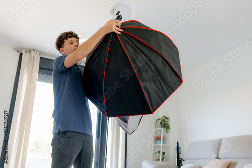 Content creator set up octabox studio light at home