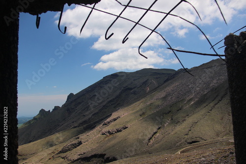 鷲ヶ峰 虎ヶ峰 阿蘇山 高岳 中岳 仙酔峡 火口東展望所 熊本県 岩稜 絶景 背景素材