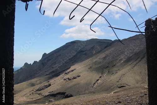 鷲ヶ峰 虎ヶ峰 阿蘇山 高岳 中岳 仙酔峡 火口東展望所 熊本県 岩稜 絶景 背景素材