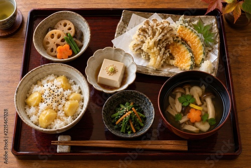 秋のきのこと根菜を使った宿坊の精進料理