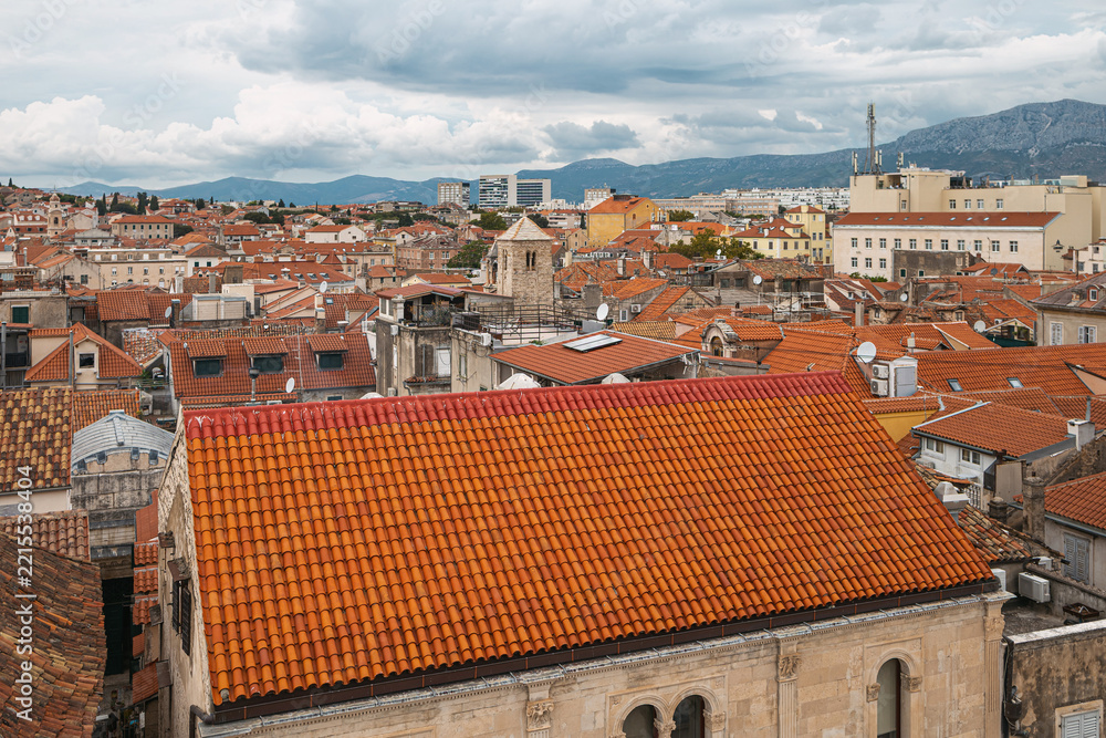 Obraz premium High angle view of Split historical city center with stone houses and terracotta rooftops, Dalmatia, Croatia