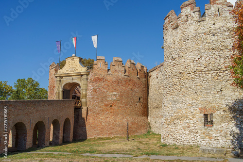 Obraz na plátně The imposing medieval brick gate of Siklós Castle in Hungary, featuring a brick