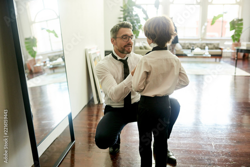 Fotografie Home, father and son with mirror, necktie and explain with suit, event preparation and teaching