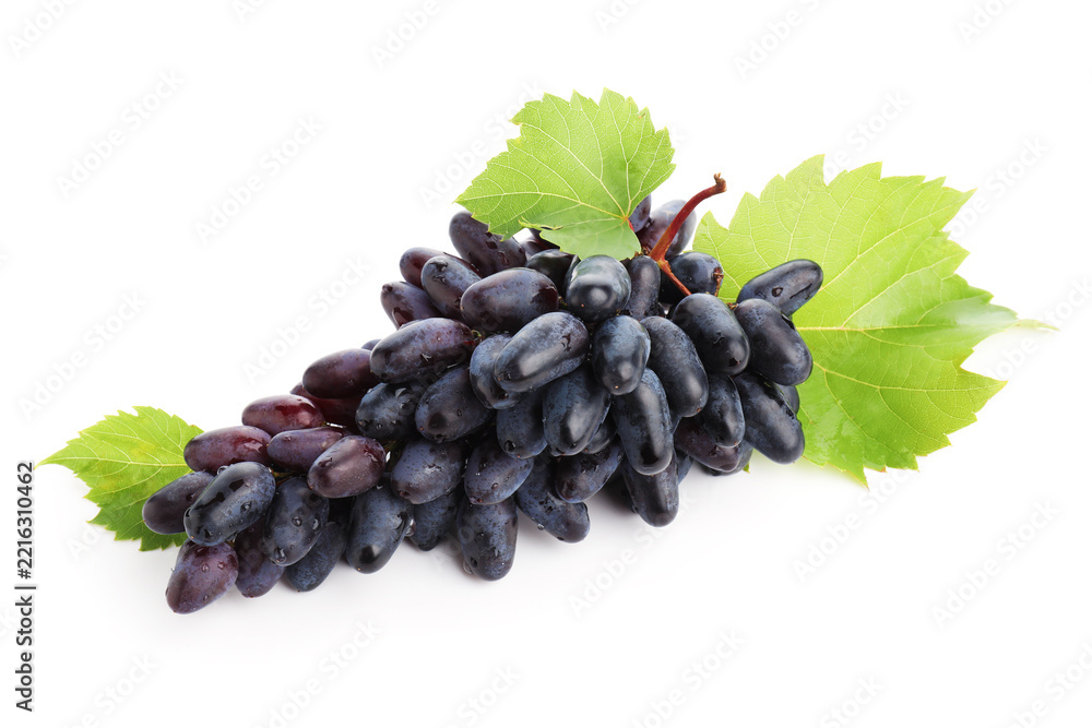 Naklejka premium Bunch of fresh ripe grapes with green leaves isolated on white