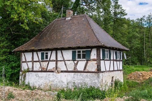Baufälliges Fachwerkhaus, Roggenburg, Bayern, Deutschland