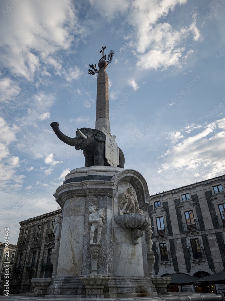 Fototapeta premium Low-angle photograph of the historic Fontana dell'Elefante monument in Piazza del Duomo, Catania, Sicily, Italy.