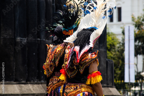 Fotografie Close up rear view of traditional indonesian dancers wearing elaborate black fea