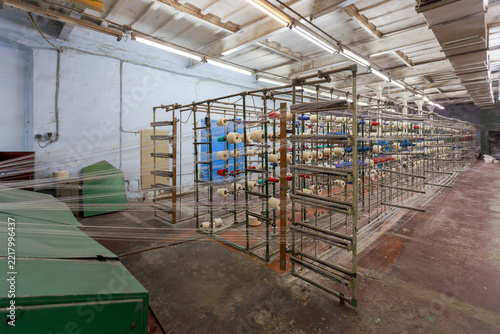The warping machine winds many threads onto a beam.