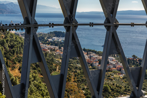 Fotografie Marjan Hill observation tower in Split with distinctive steel architecture