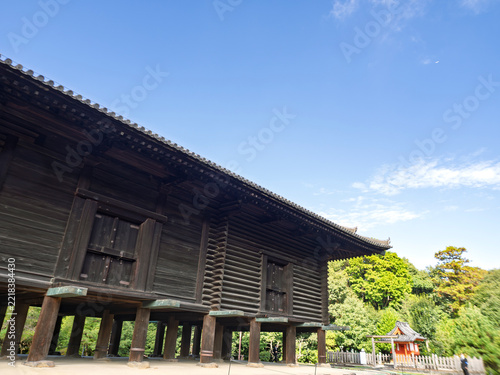 奈良正倉院の力強い高床式木造建築