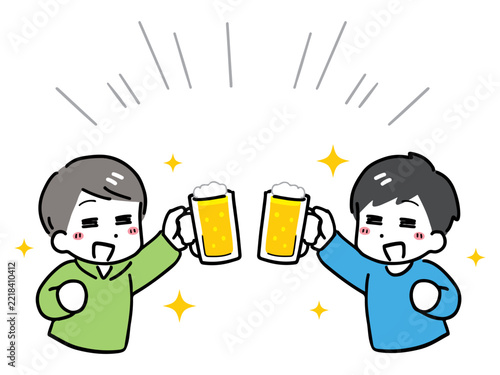 ビールで乾杯する楽しそうな私服の若い男性2人