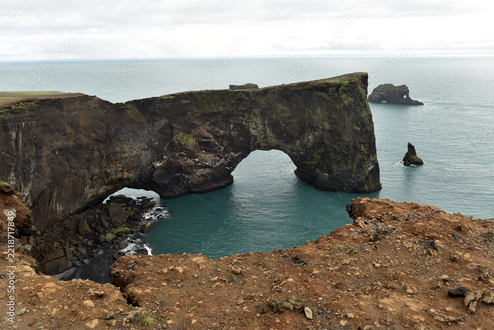 Fototapeta premium Volcanic rock arch at Dyrholaey peninsula over the ocean, Iceland