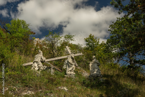 Fotografie Calvary Hill Baroque Statues in Falkenstein Austria - Dramatic Sacred Wall Art P