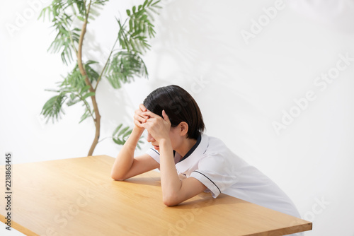 女性　白衣