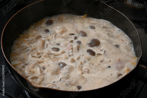 キノコのクリームソース　パスタ