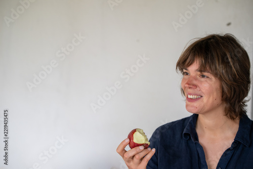 Happy woman eating a apple