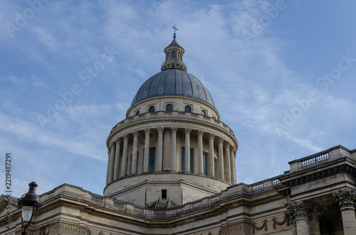 Obraz na plátně The Panthéon in Paris, a neoclassical monument in the Latin Quarter, is distinguished by its imposing dome, Corinthian columns, and historical role as the French national mausoleum